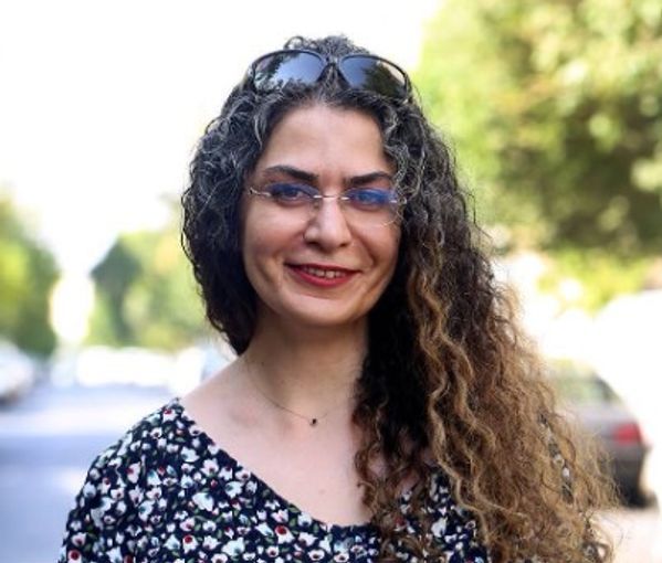 بعد 13 يوما من إضرابها عن الطعام.. نقل ناشطة إيرانية مسجونة إلى المستشفى 