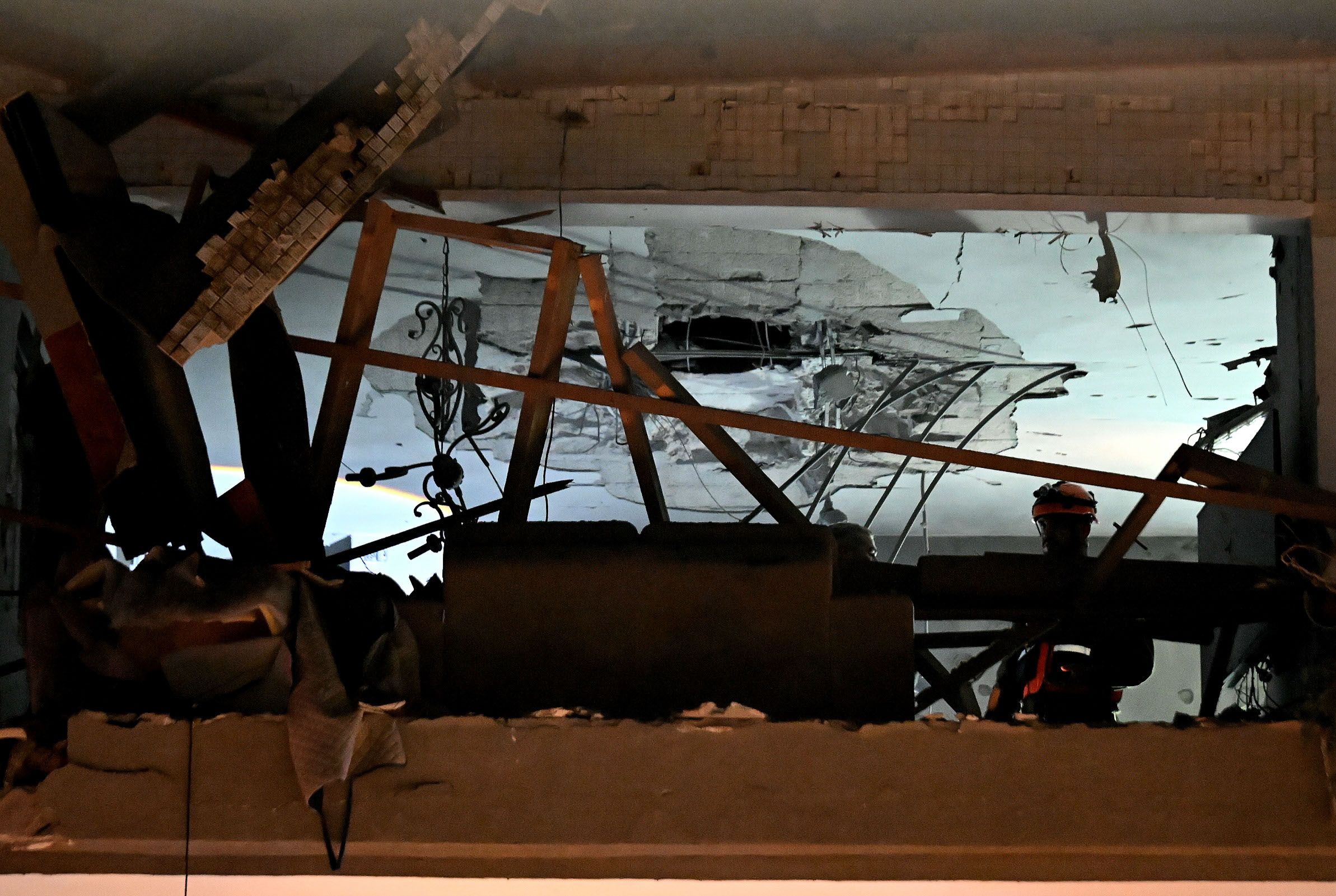 محل اصابت موشک به خانه‌ای در شهر رَمَت گَن که به کشته شدن یک زوج سالمند انجامید