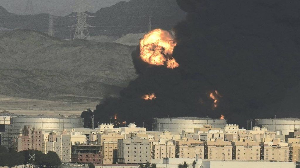 بلومبرگ: کشورهای تولیدکننده نفت خلیج فارس به دنبال پیمان حمایت نظامی از سوی آمریکا هستند