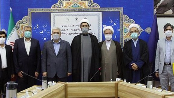 سورنا ستاری، معاون حسن روحانی، از اعطای تابعیت ایرانی به «نخبگان خارجی» خبر داد