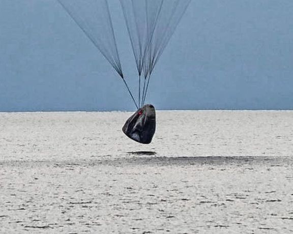 گردشگرانی که برای اولینبار و بیهمراهی فضانورد حرفهای به فضا رفته بودند به زمین برگشتند