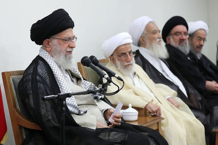 Ali Khamenei meeting with the Assembly of Experts in the past. A meeting that did not take place this month