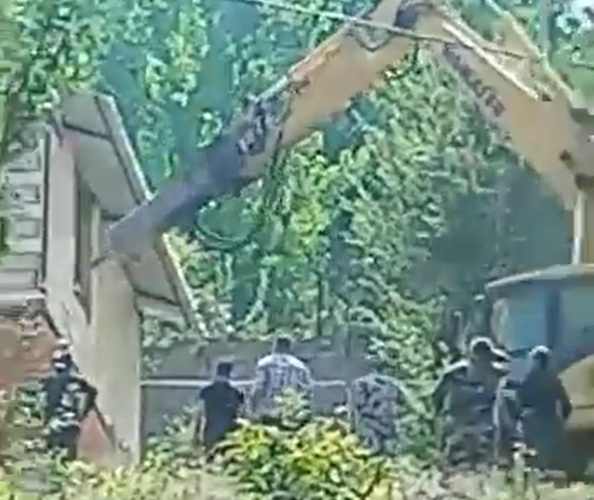 استمرارا لحملة القمع ضدهم.. قوات الأمن الإيرانية تدمر منازل للبهائيين شمالي البلاد