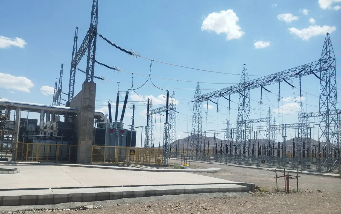 مع اقتراب الشتاء.. نقص الغاز وتعطل محطات الطاقة يشل الحياة في معظم محافظات إيران 