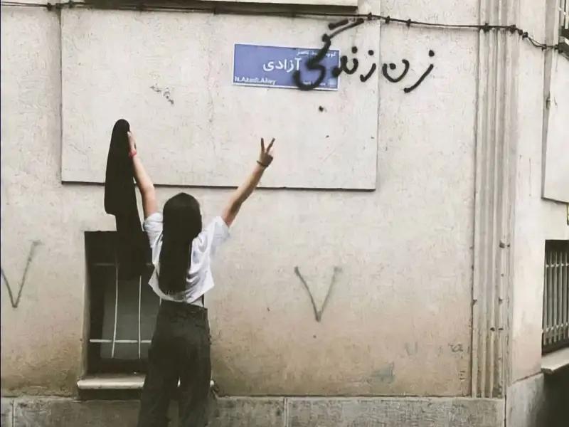 An Iranian woman defying unveiling in public in support of Women, Life, Freedom protests 