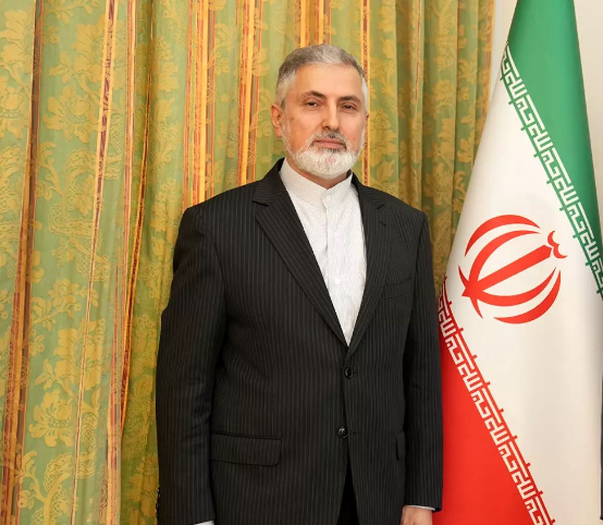 در ازای اخراج سفیرما ایران از استرالیا، باید سفیر بریتانیا را تنبیه کنیم