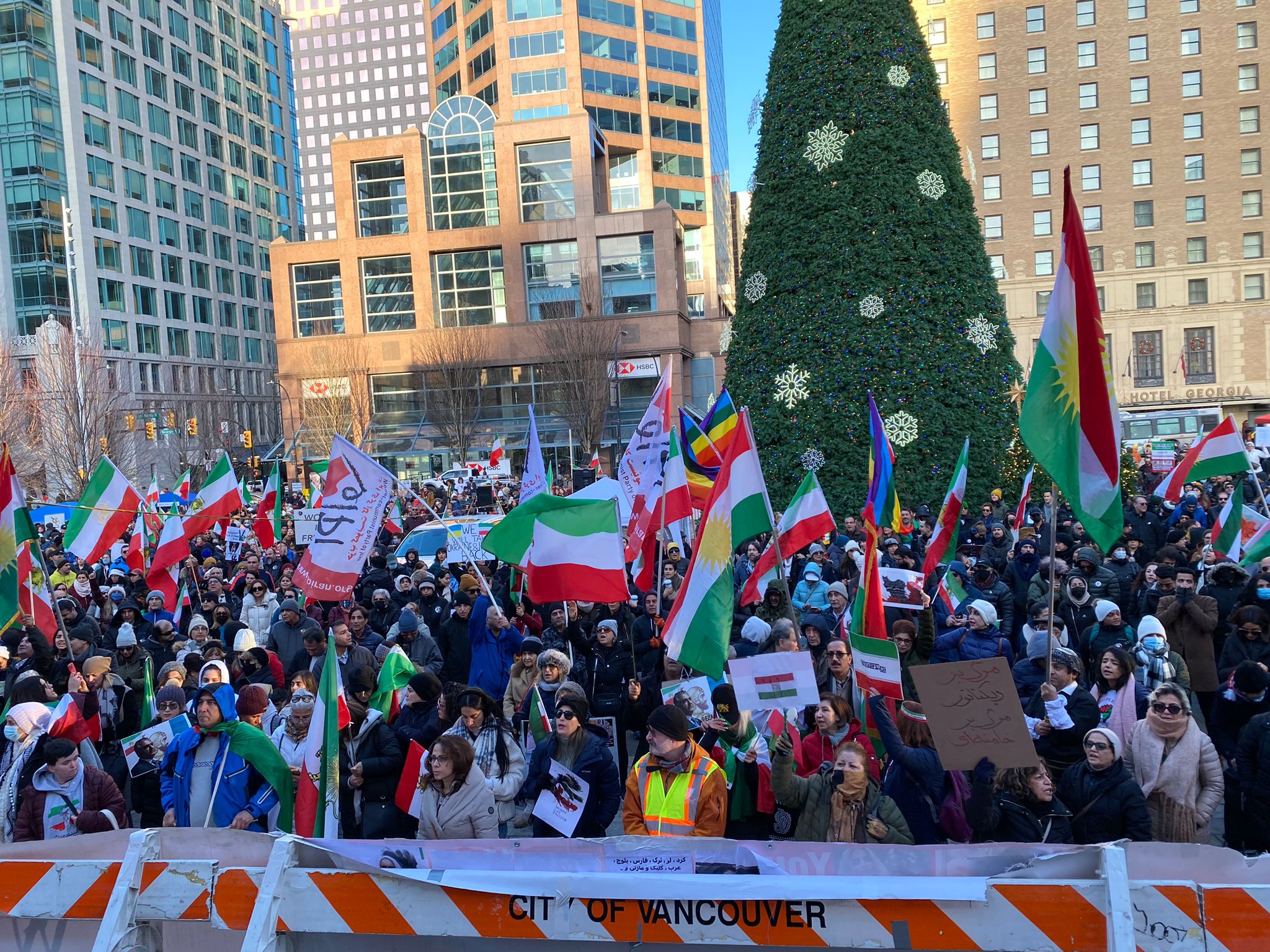 روش‌های خلاق اعتراض به جمهوری اسلامی؛ تجمع هنرمندان در بروکسل، دویدن در ملبورن و لس‌آنجلس