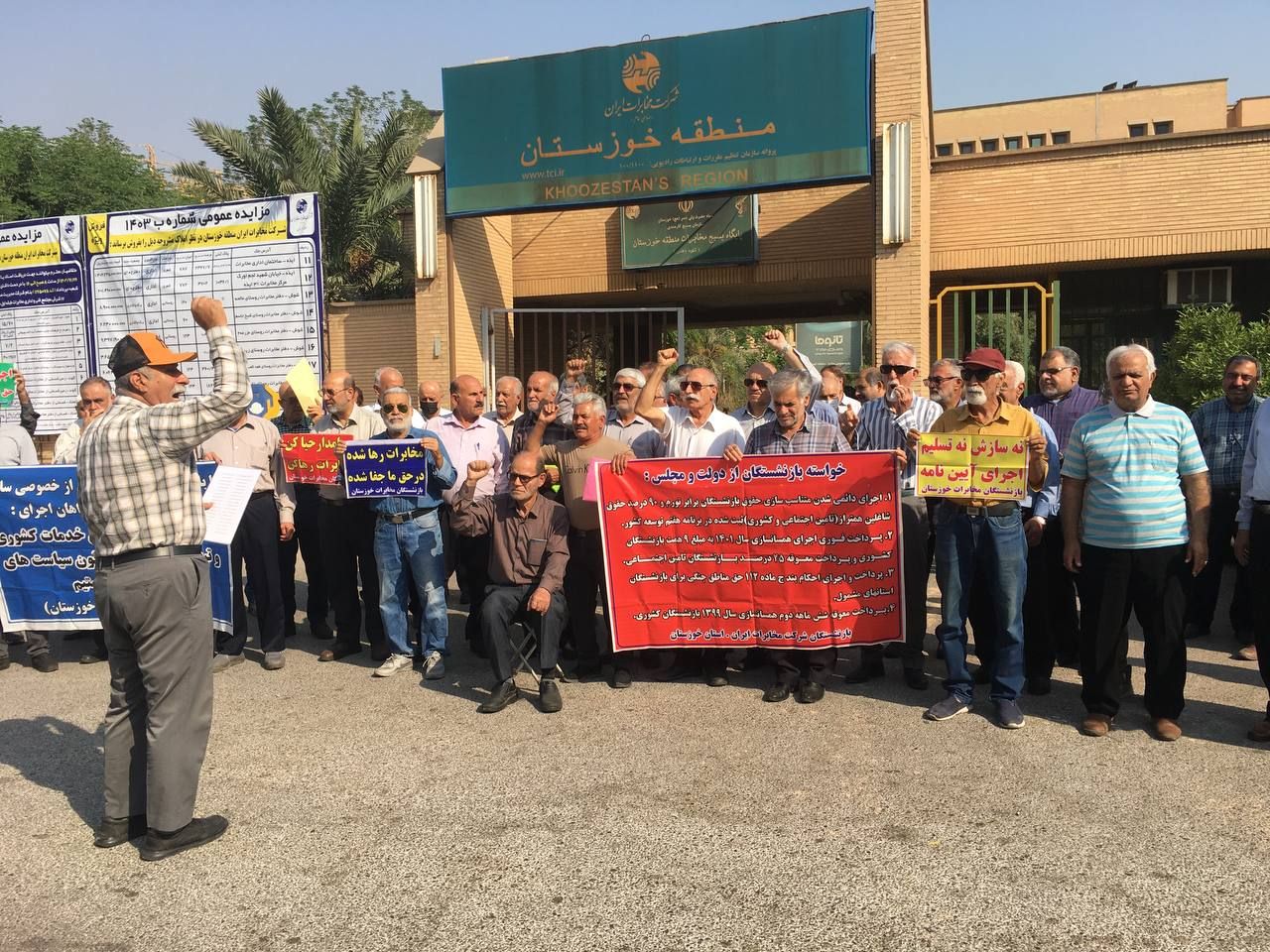 مطالبات بازنشستگان مخابرات در «دوشنبههای اعتراضی»: متناسبسازی حقوق و پرداخت معوقات مزدی