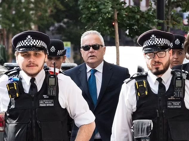 مجری مشهور بی‌بی‌سی به جرایم مرتبط با کودکان اعتراف کرد