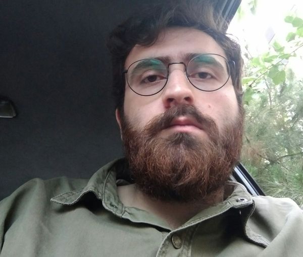 ده‌ها چهره فرهنگی خواستار مرخصی فوری یاشار توحیدی از زندان برای درمان شدند