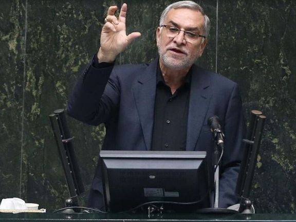 وزیر بهداشت: ۱۷ سالههایی که میخواهند کنکور بدهند با واکسن خاصی که آوردیم واکسینه میشوند