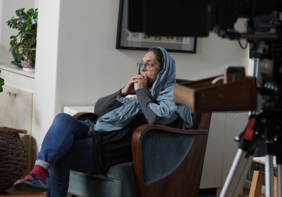 بعد منعها من العمل والسفر.. مخرجة إيرانية تطالب بدفع مصاريف علاجها وإيجار شقتها