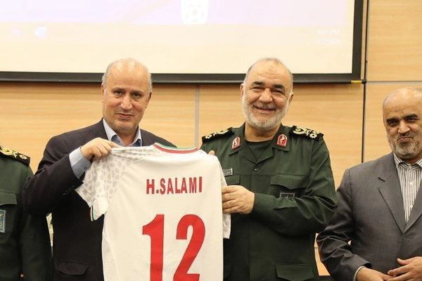 توصیه فرمانده هوافضای سپاه به تیم ملی: سلامی گفت اگر میخواهید جام را ببرید تیمی بازی کنید
