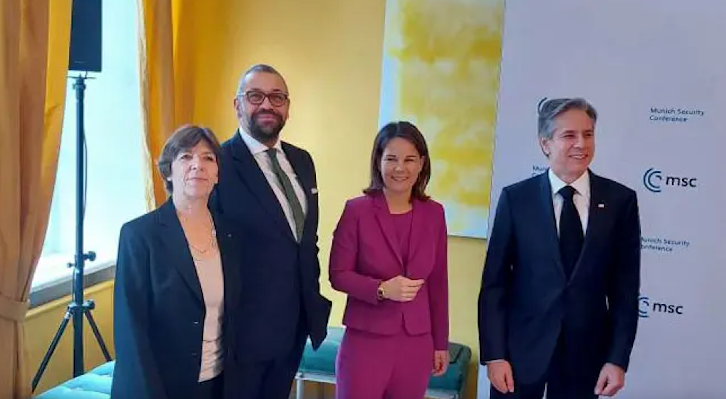 ابراز همبستگی جهانی با خیزش انقلابی مردم ایران در نشست مونیخ و جشنواره فیلم برلین