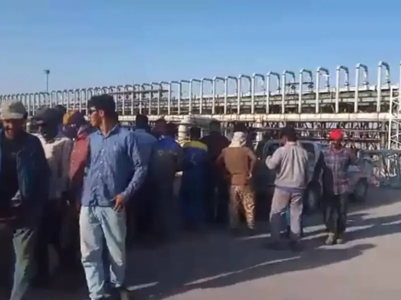 لليوم الخامس على التوالي.. إضراب عمال مشاريع صناعات النفط والغاز والبتروكيماويات