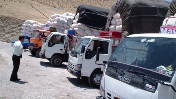 نیروی انتظامی از توقیف شش کامیون و دو نیسان کاه قاچاق در شهرستان هلیلان خبر داد