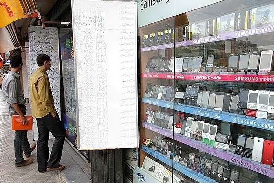 Customers looking at mobile phones and prices in Tehran.