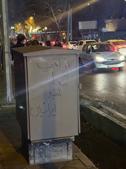 "ذا أتلانتيك": احتمال سقوط حكم خامنئي أصبح واقعيًا في ظل انهيار النظام داخليًا وخارجيًا