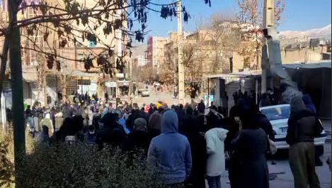 قوات الأمن الإيرانية تهاجم المشاركين في أربعينية قتلى جوانرود 