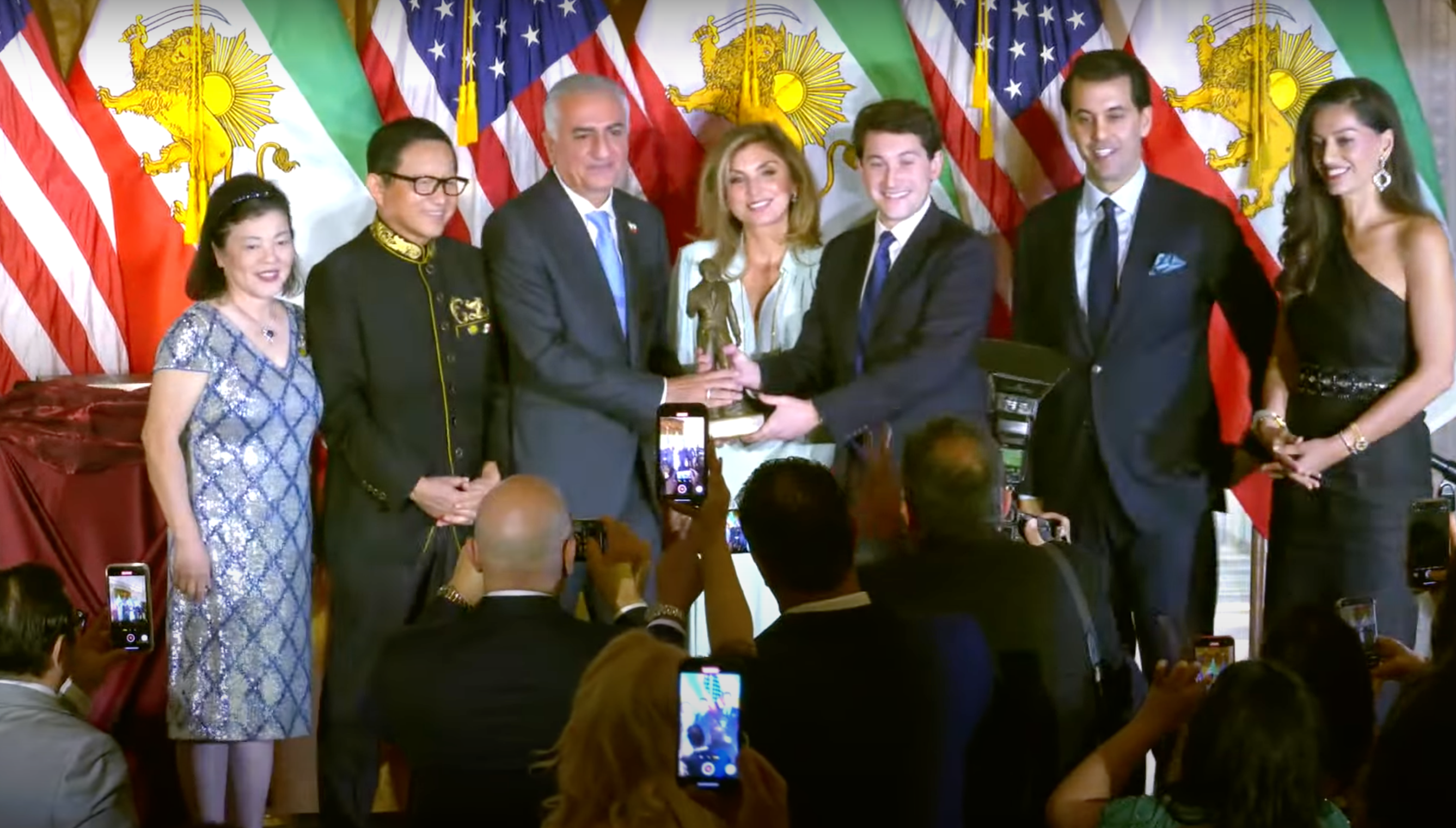 جایزه «معمار صلح» بنیاد نیکسون به شاهزاده رضا پهلوی اهدا شد