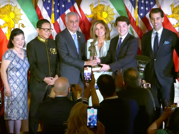 جایزه «معمار صلح» بنیاد نیکسون به شاهزاده رضا پهلوی اهدا شد