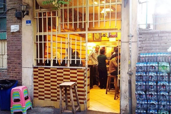 پیتزا داوود، از قدیمیترین پیتزافروشیهای تهران به دلیل «رعایت نکردن حجاب» پلمب شد