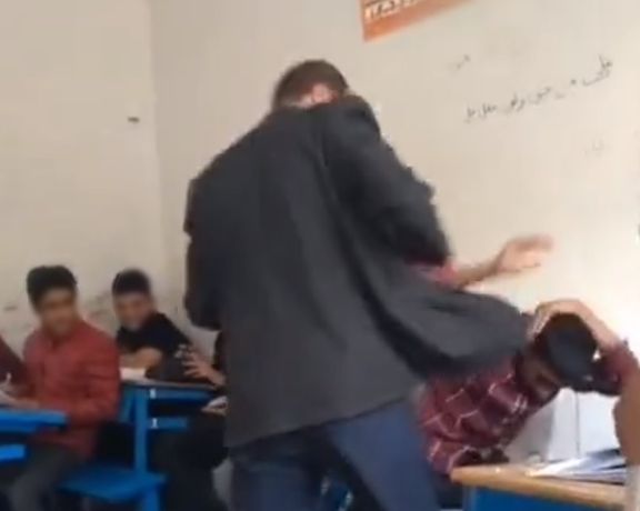 تکرار کتک زدن دانشآموزان اینبار در یکی از مدارس شهر هرند