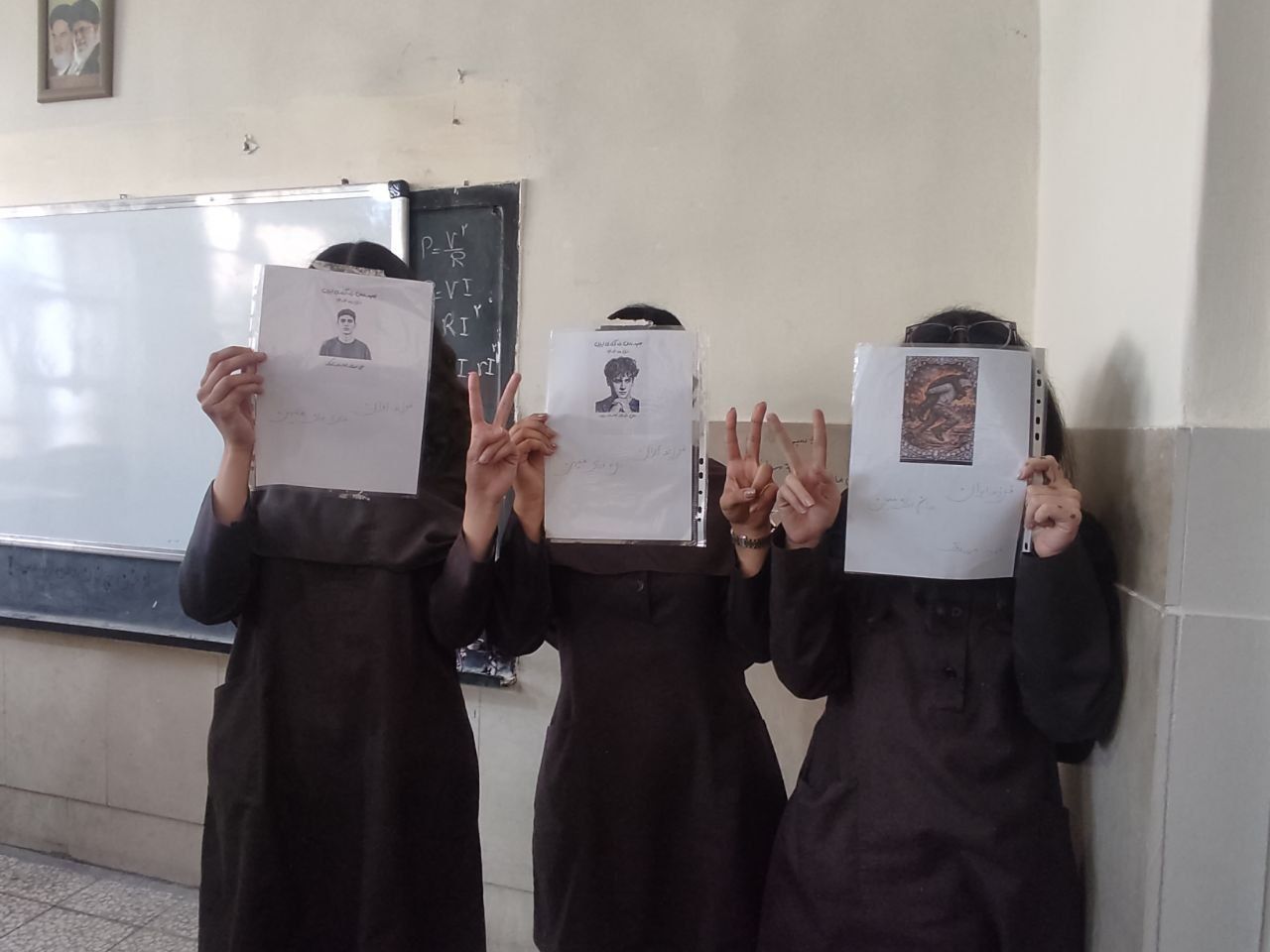 دانش‌آموزان شماری از شهرهای ایران هم‌زمان با چهلم جاویدنامان، مدرسه را تعطیل کردند