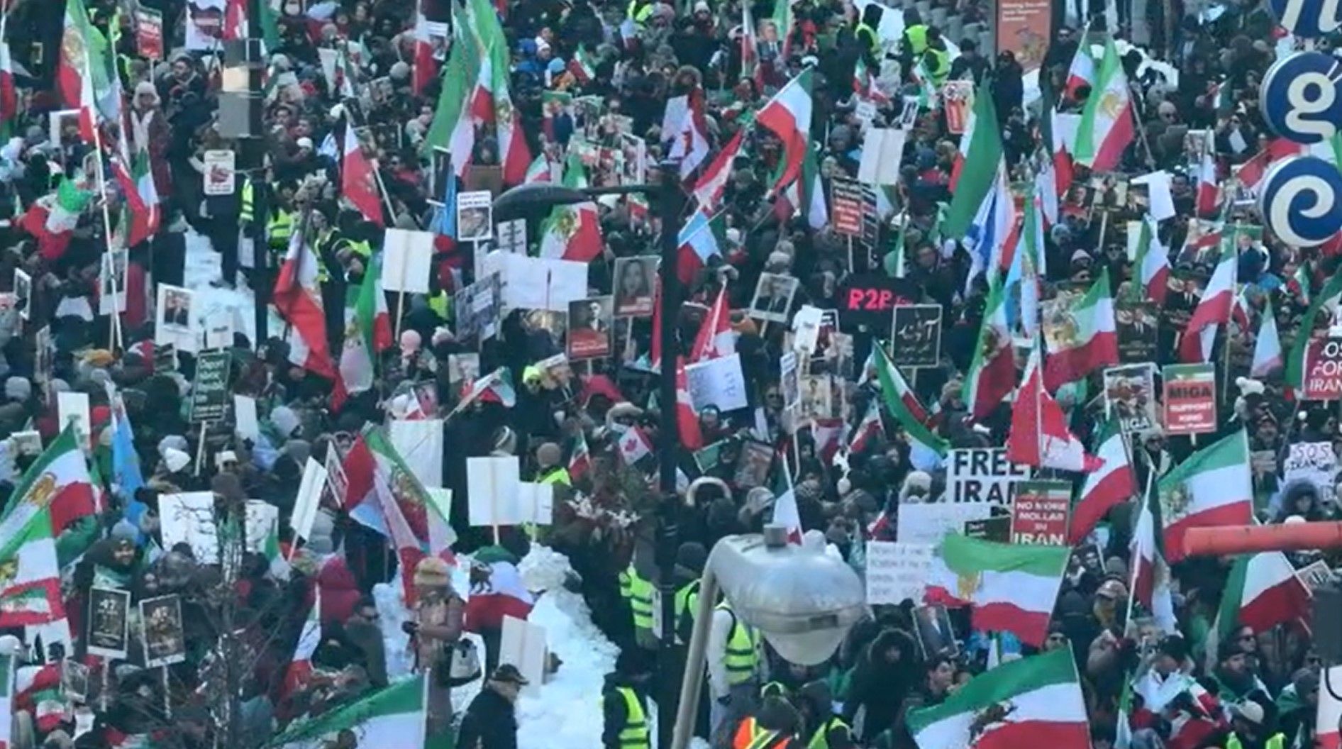 راهپیمایی‌های گسترده ایرانیان در جهان؛ ۱۰۰ هزار نفر در تورنتو، ۶۰ هزار نفر در لس‌آنجلس