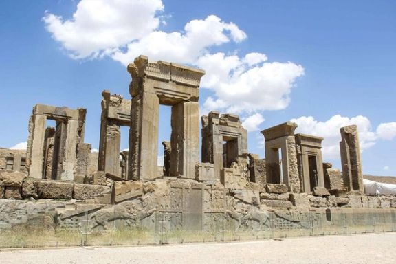 استاد زمینشناسی دانشگاه شیراز: فرونشست زمین در تخت جمشید بسیار وسیع شده است