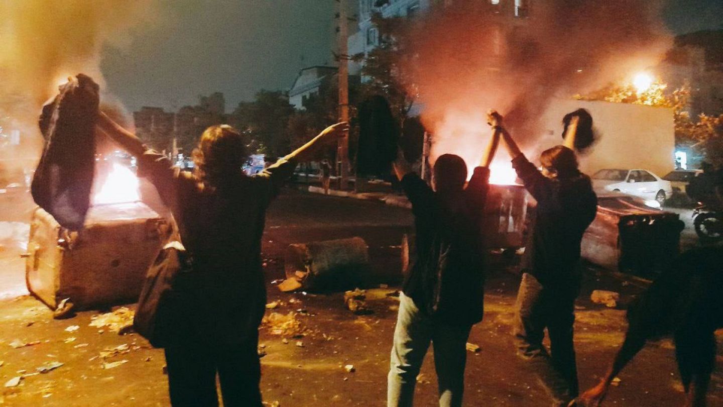 اعتراض‌های گسترده به قرار محاکمه ۱۰ کودک به اتهام محاربه در روز چهارشنبه نهم آذر