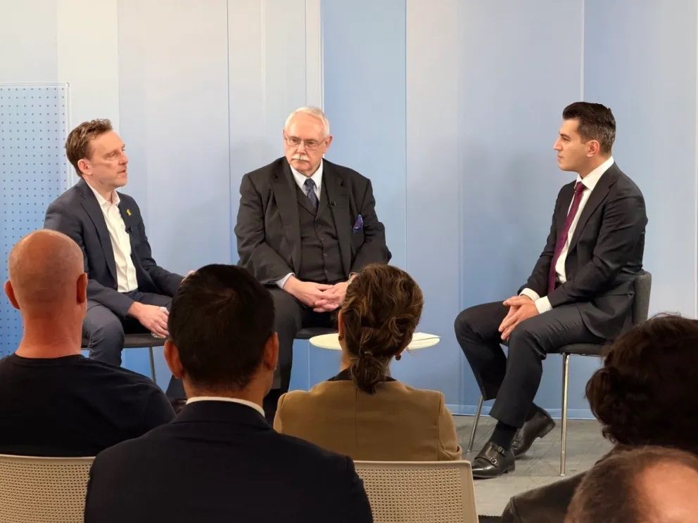 دو کارشناس آمریکایی: جمهوری اسلامی فرسوده با سرنوشتی شبیه شوروی روبه‌روست