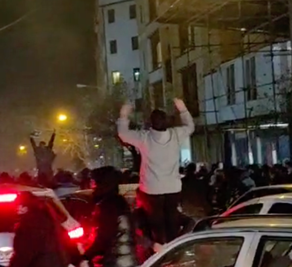 با تحمیل جو امنیتی، حکومت مجروحان اعتراضات را از بیمارستان‌ها خارج می‌کند