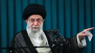 خامنهای پیشرفت میبیند و مردم پسرفت