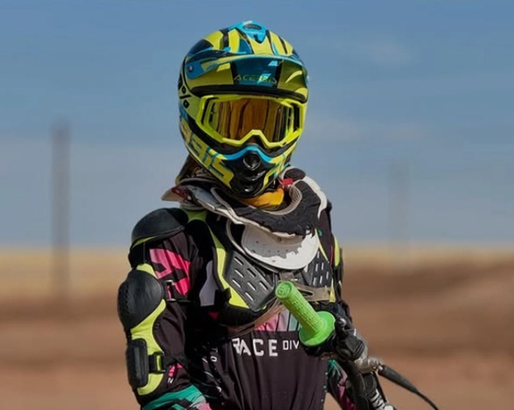 النا معدنیپور، موتورسوار زن حادثهدیده در پیست آزادی، همچنان بههوش نیامده است