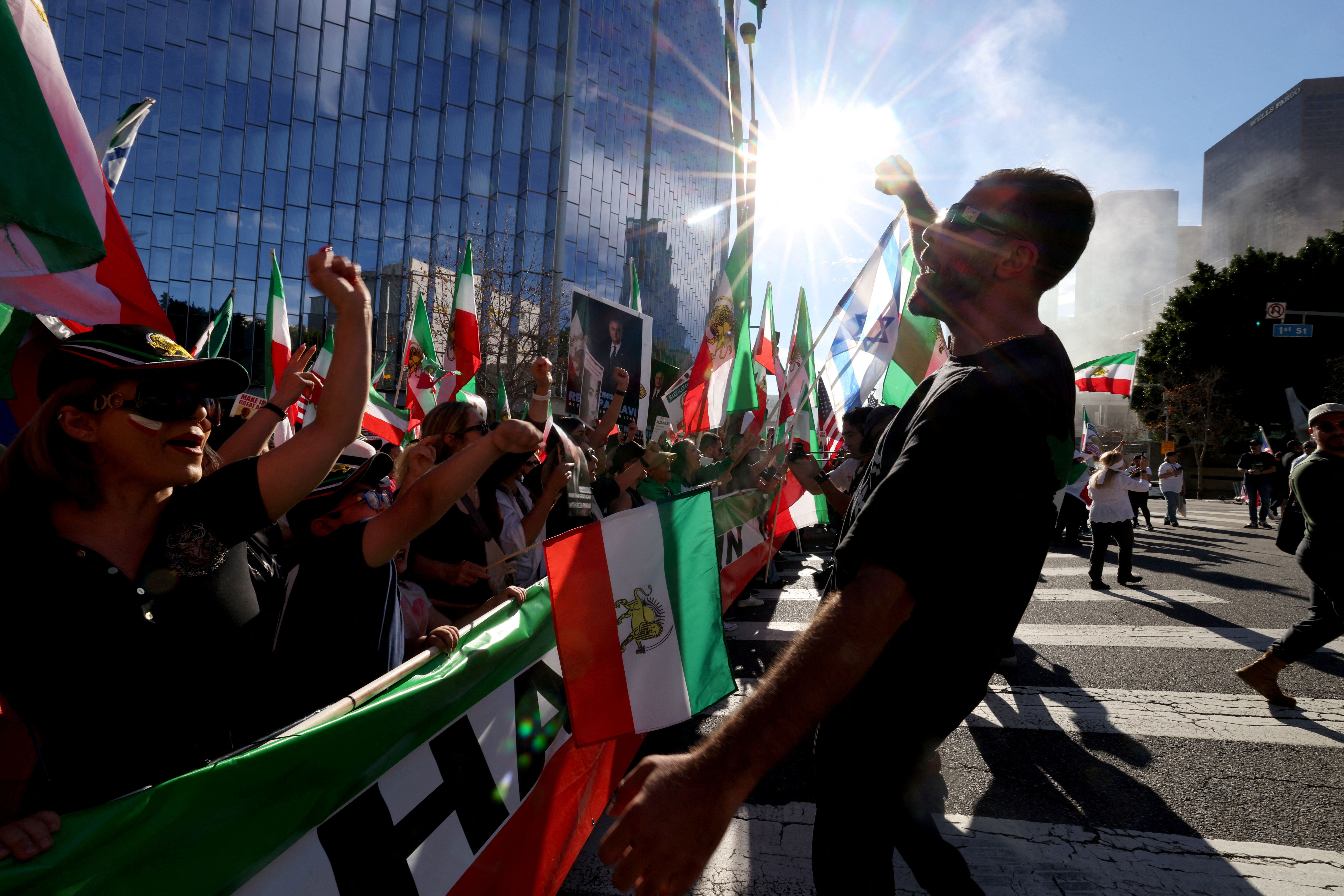 ادامه تجمع ایرانیان خارج از کشور در حمایت از معترضان در ایران