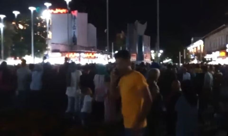 الأمن يشتبك مع الأهالي شمالي إيران بسبب الحجاب الإجباري والمتظاهرون يهتفون "الموت لخامنئي"