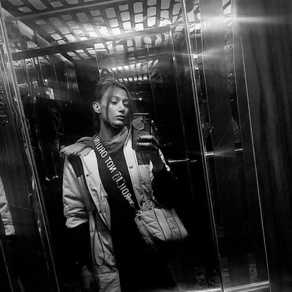 کیمیا یزدیان، ملیپوش بسکتبال ایران با برداشتن حجاب اجباری از آزادی پوشش حمایت کرد