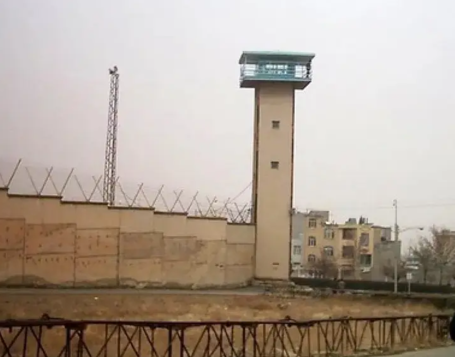 أحدهم على وشك فقدان بصره.. إضراب 7 معتقلين سياسيين إيرانيين عن الطعام في سجن بالأهواز