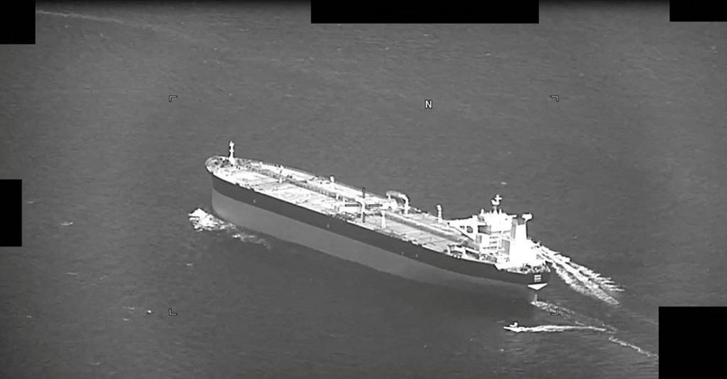 "أسوشييتد برس": صور الأقمار الصناعية تظهر نقل سفينتين احتجزتهما إيران إلى بندر عباس