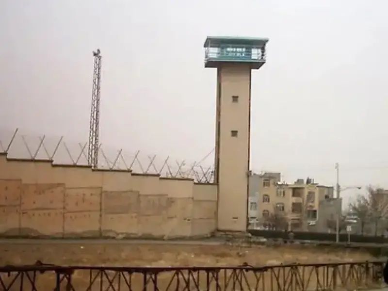 هشت زندانی عقیدتی زندان شیبان اهواز که در اعتصاب بودند به سلول‌ انفرادی منتقل شدند