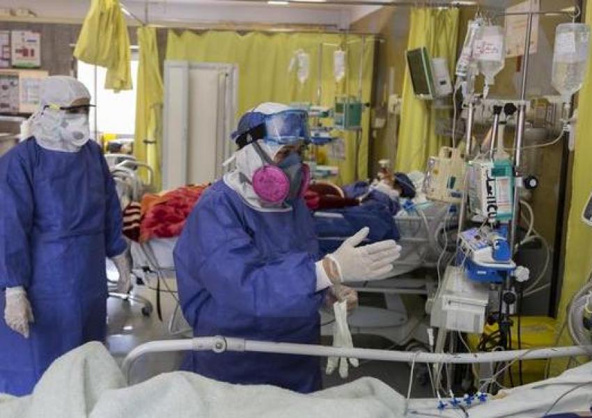 زيادة المدن "الحمراء" في إيران بالتزامن مع بداية الموجة الثامنة لكورونا في البلاد