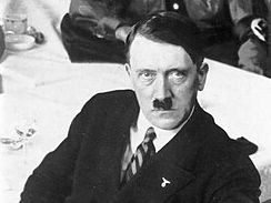 نتایج یک تحقیق جدید؛ هیتلر احتمالا فقط یک بیضه داشته است