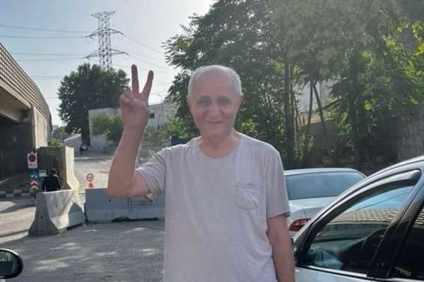 مهران رئوف، زندانی سیاسی، پس از شش سال حبس با پابند الکترونیکی از زندان اوین آزاد شد