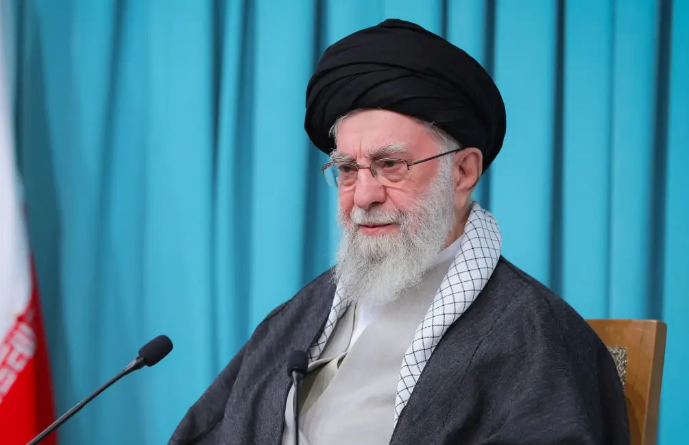 علی خامنه‌ای: مذاکره با آمریکا بی‌سود و پرضرر است