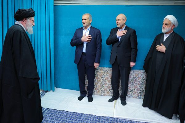 مسعود پزشکیان: توطئه بدخواهان ایران، اعتراض بهحق مردم را به خون و خشونت کشید