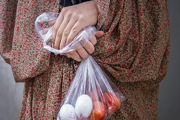Inflation-stricken Iranians voice anger over soaring costs