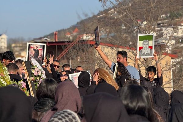 ایرانیان در چهلم کشتهشدگان سرکوب دیماه با نافرمانی سوگواری میکنند