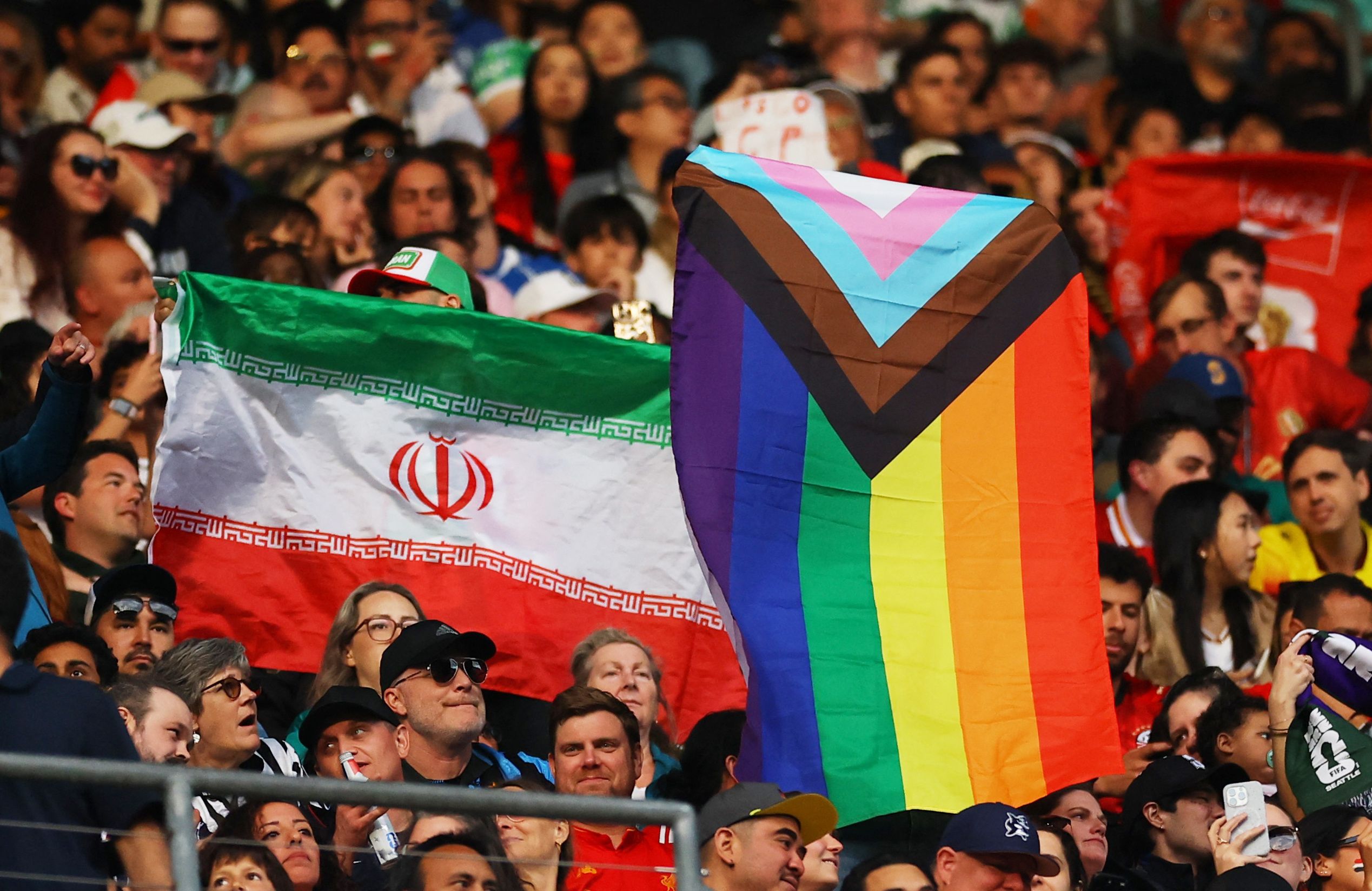 اعتراض ایران و مصر نتیجه نداد؛ پرچمهای رنگینکمانی در ورزشگاه سیاتل دیده شد