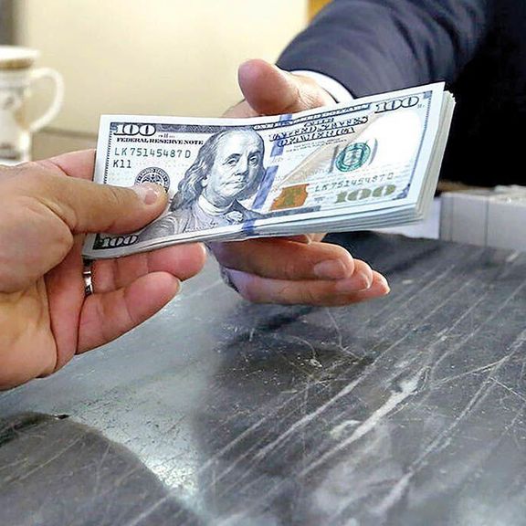 اتاق بازرگانی با اشاره به مکانیسم ماشه: گزارش دلار ۱۶۵ هزار تومانی را تایید نمیکنیم